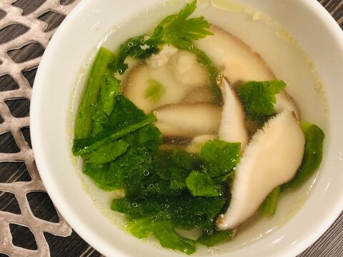 干し椎茸と春菊のエスニックスープ